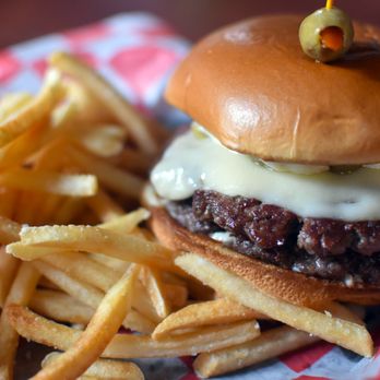 The Commons signature dishes Commons Cheeseburger
Sweet Heat Chick Sammy
Totchos